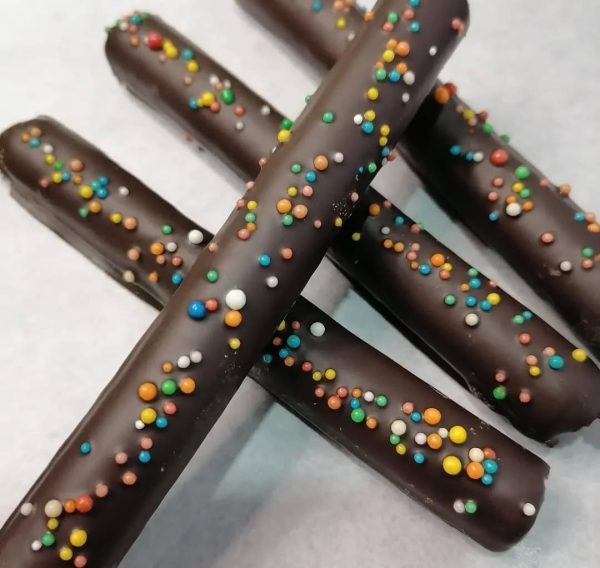Cuchufli bañados con chocolate (blanco, Crispi y liso)
